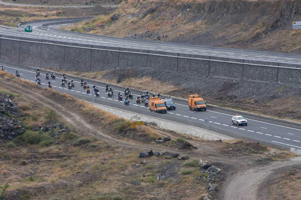 Ce sont les motards qui ont inauguré la Route des Tamarins le 23 juin