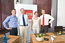 Thomas Jayet, chef de projet ADSL et SFR Réunion, Bertrand Guillot, Directeur Général SFR Réunion, Géraldine Deltel, responsable marketing terminaux et olivier Réale, Directeur marketing SFR