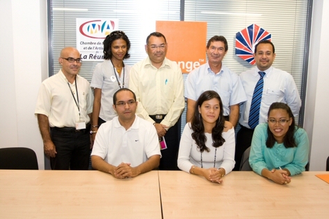 Sully Bénard, responsable formation France Télécom –Orange Réunion Mayotte, David Boyer, nouvel arrivant en contrat d’alternance,Clara Quinot, directrice du pôle emploi de Sainte-Clotilde, Bernard Picardo président de la Chambre de Métiers et d