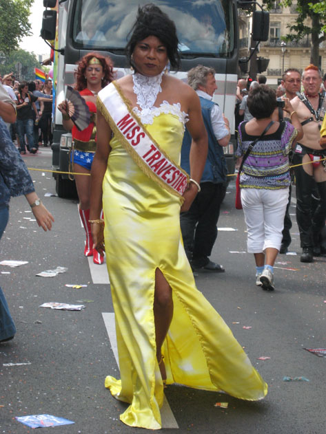 Jessika, Miss Travestie Réunion, au défilé de la Gay Pride de Paris en juin dernier