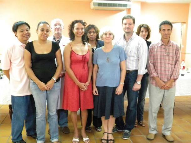 Au centre, Anna (nom d’emprunt), la 2000ème donneuse de moelle osseuse, est entourée du directeur de l’Etablissement Français du Sang, Monsieur Scooneman, de Corinne Richard, Docteur responsable du centre de don, de David (nom d’emprunt), le 1000