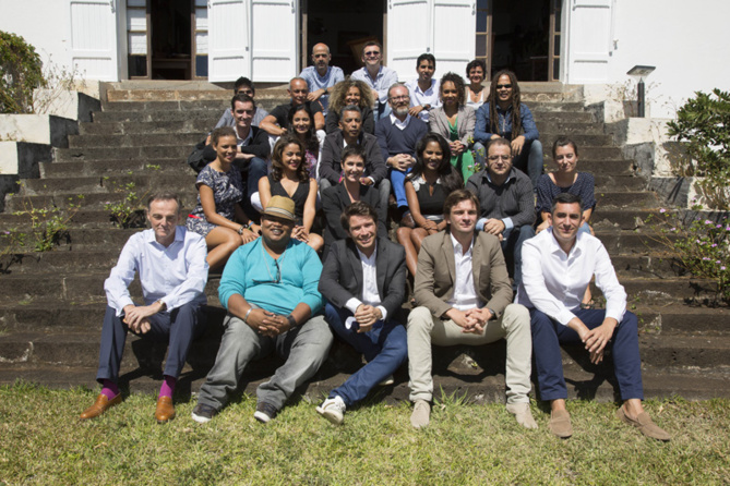 Photo de famille: l'équipe d'Antenne Réunion au grand complet