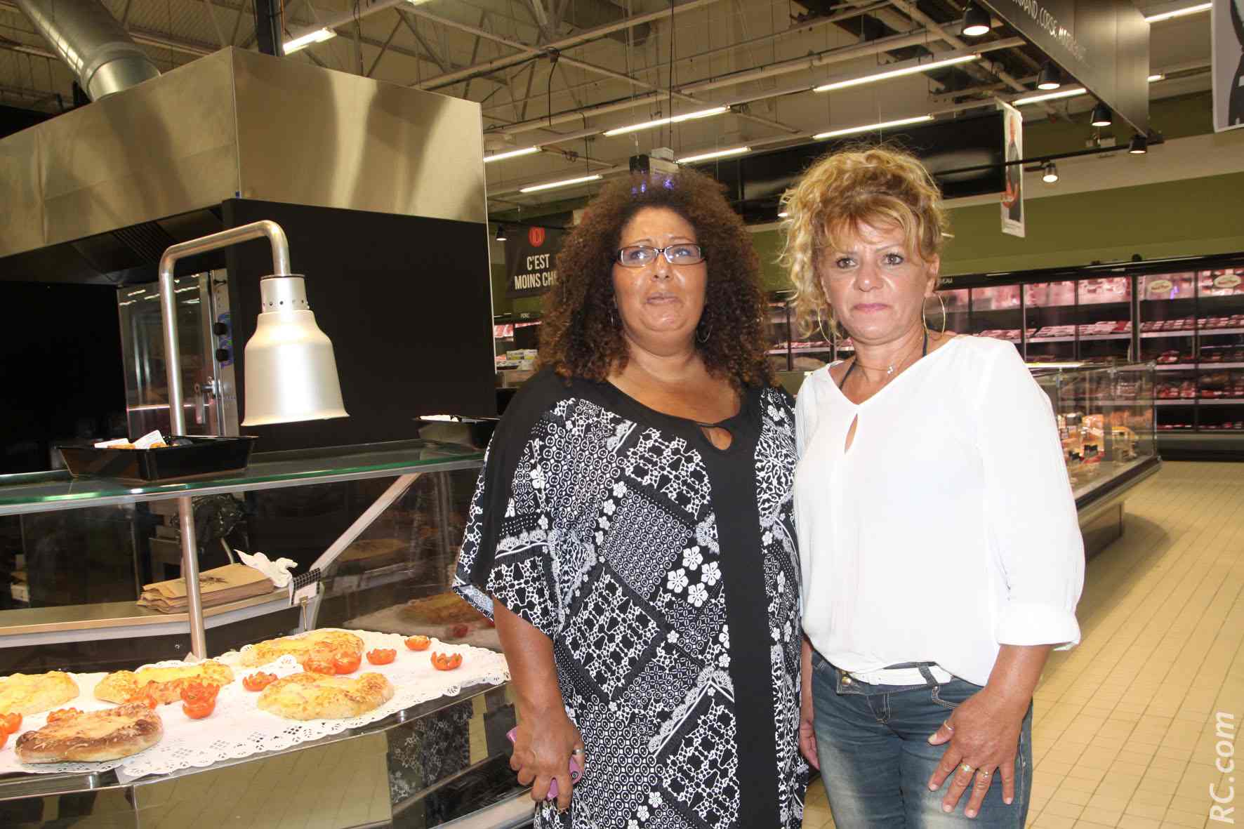 Sophie Lauret et Inès Cassagne font partie de l'équipe des traiteurs