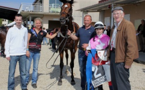 Dans les paddocks avec Tony Gonzalez : Photo souvenir avec Delphine Santiago