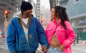 Rihanna enceinte affiche son ventre arrondi