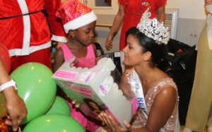 Miss Réunion et le Père Noël à l’hôpital <br> Sourires pour les enfants malades