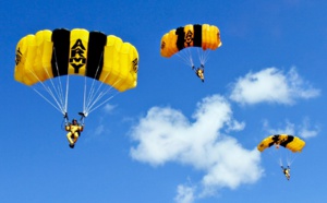 Une femme perd la vie lors d'un saut en parachute
