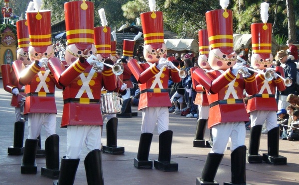 La parade de Noël de Disneyland Paris devient payante